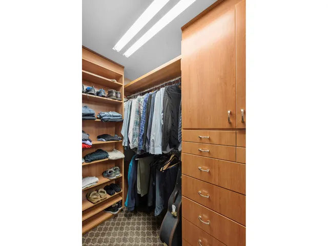 $1,295,000 | 196 East 75th Street, Unit 7C | Lenox Hill