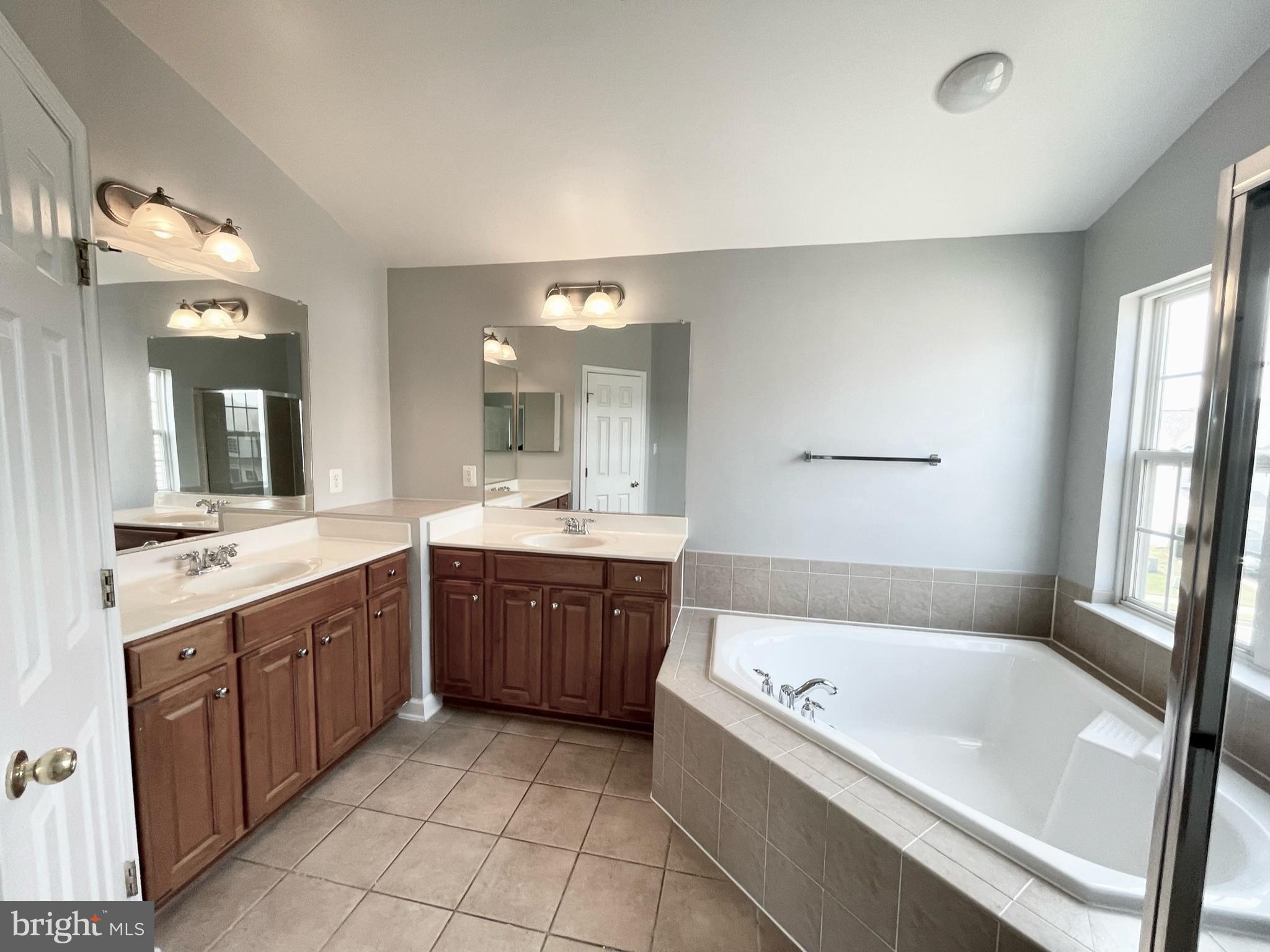 5501 Silver Maple Lane Fredericksburg, VA 22407 - Photo 16 of 37 Master Bathroom