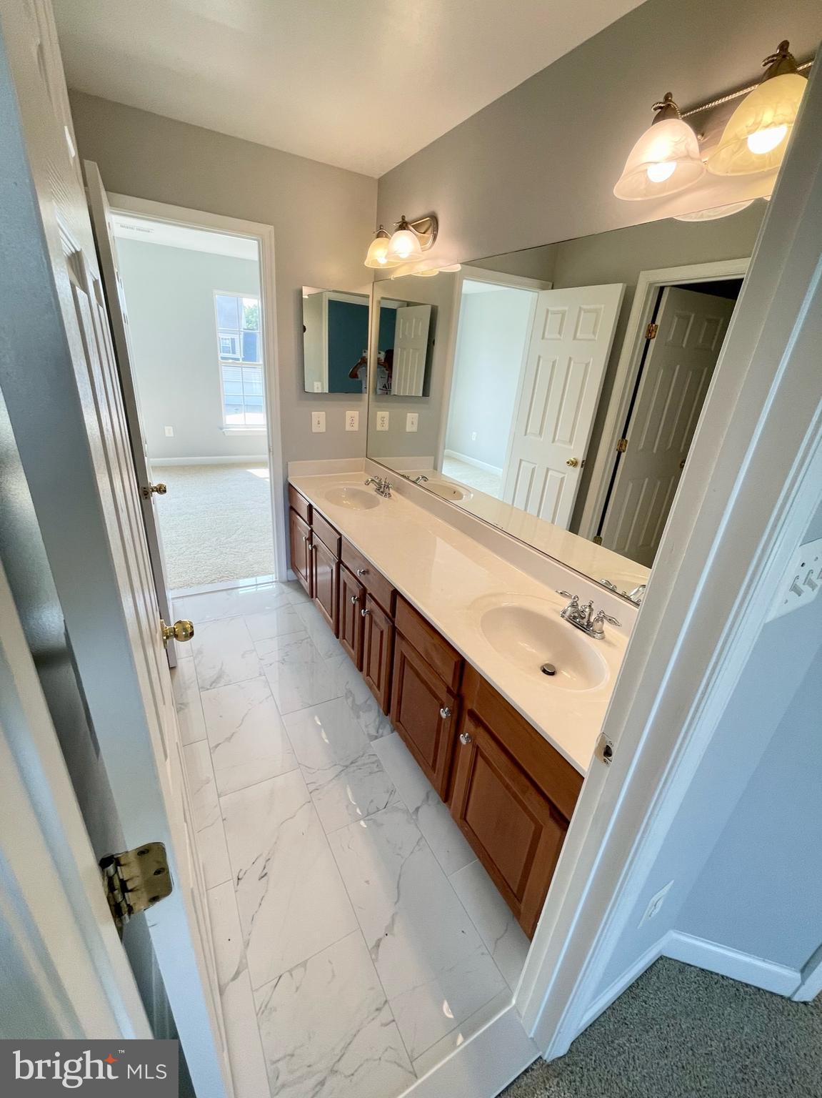 5501 Silver Maple Lane Fredericksburg, VA 22407 - Photo 22 of 37 J&J full bath