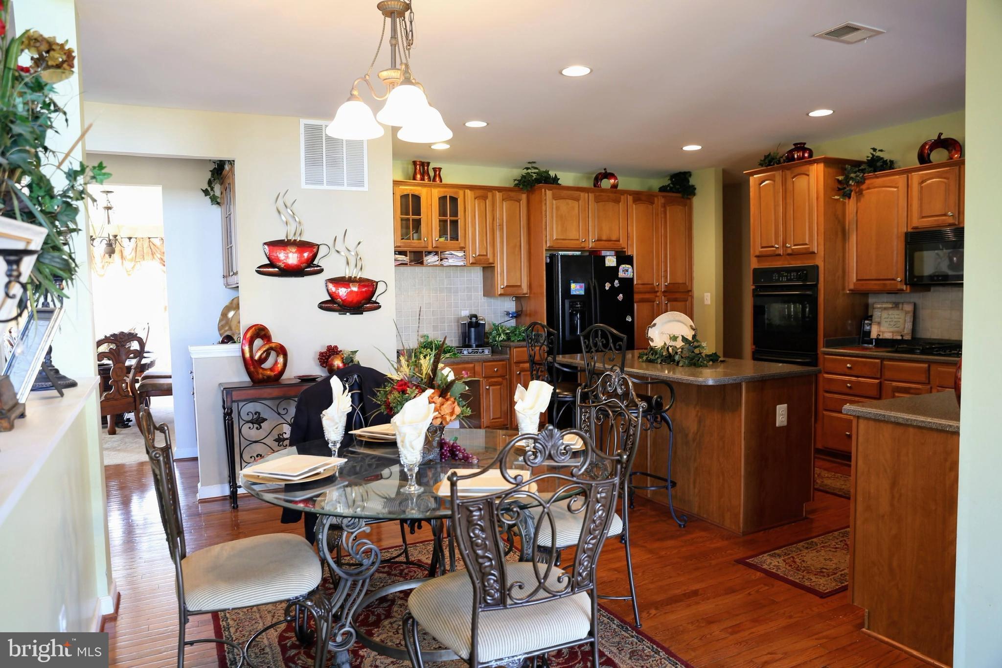 5501 Silver Maple Lane Fredericksburg, VA 22407 - Photo 29 of 37 Kitchen with decor