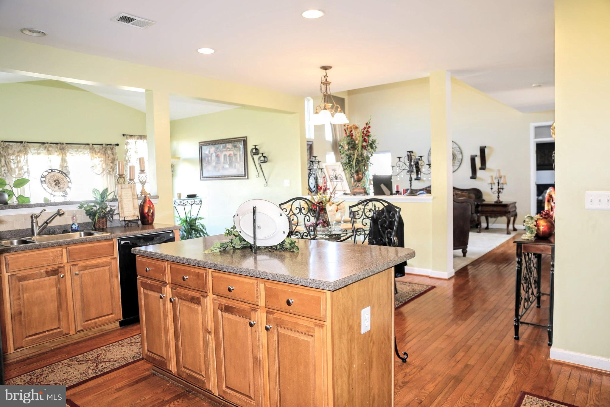 5501 Silver Maple Lane Fredericksburg, VA 22407 - Photo 31 of 37 Kitchen with decor