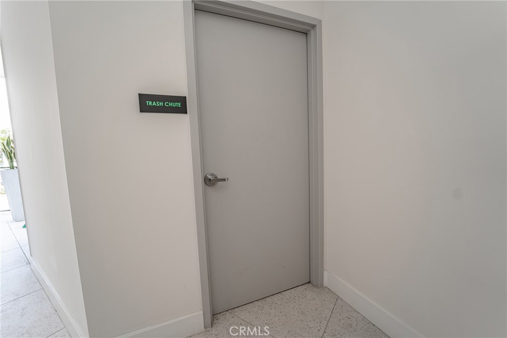 2828 London Street, Unit 304 Los Angeles, CA 90026 - Photo 14 of 23 a view of a hallway