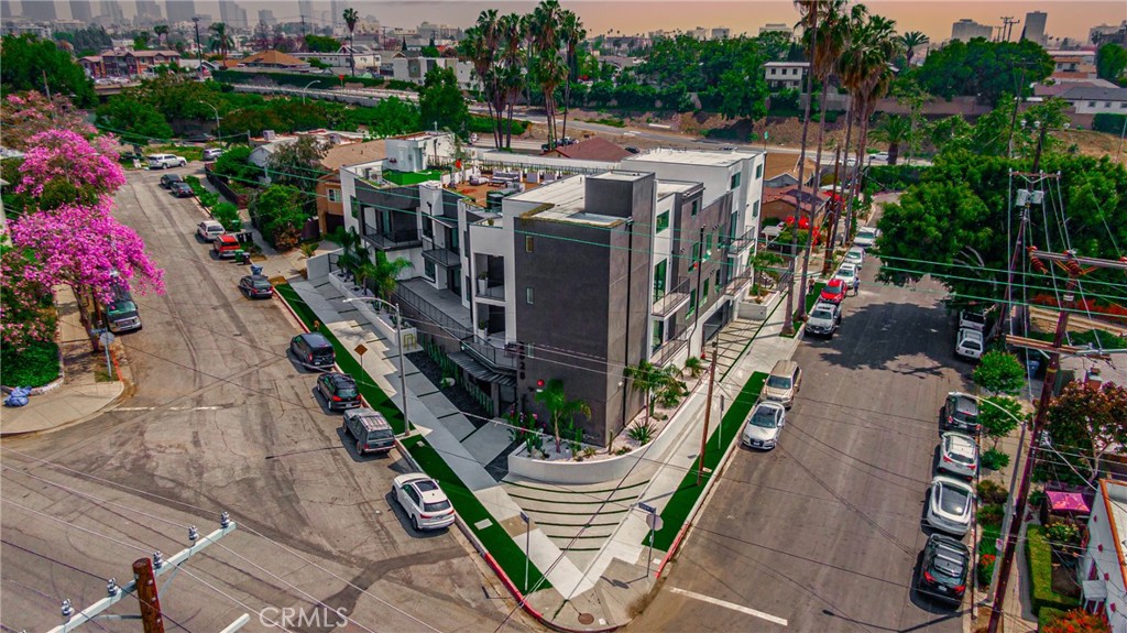 2828 London Street, Unit 304 Los Angeles, CA 90026 - Photo 17 of 23 a view of buildings