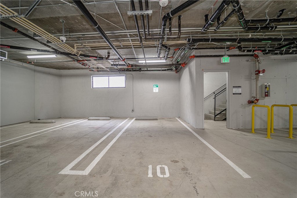 2828 London Street, Unit 304 Los Angeles, CA 90026 - Photo 20 of 23 a view of a room with gym equipment