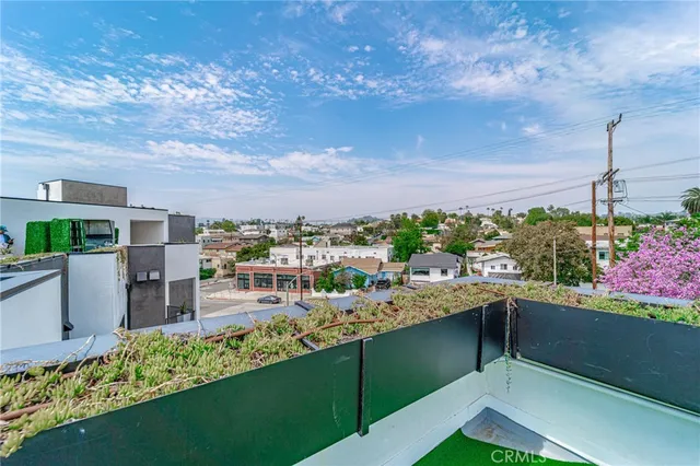 $3,100 | 2828 London Street, Unit 304, Los Angeles, CA 90026