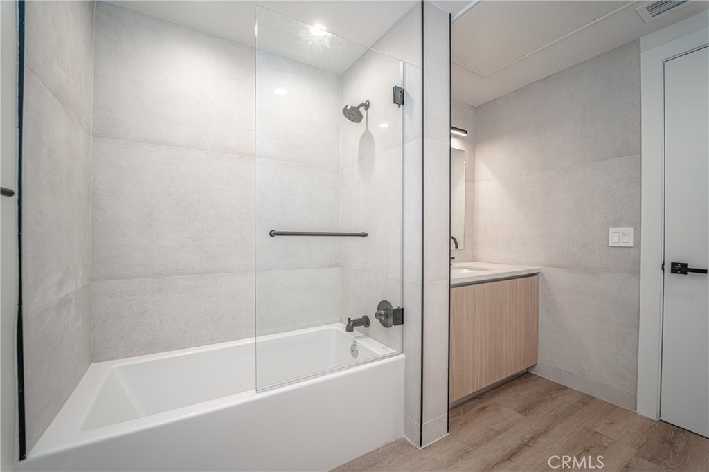2828 London Street, Unit 304 Los Angeles, CA 90026 - Photo 8 of 23 a bathroom with a bathtub and a shower
