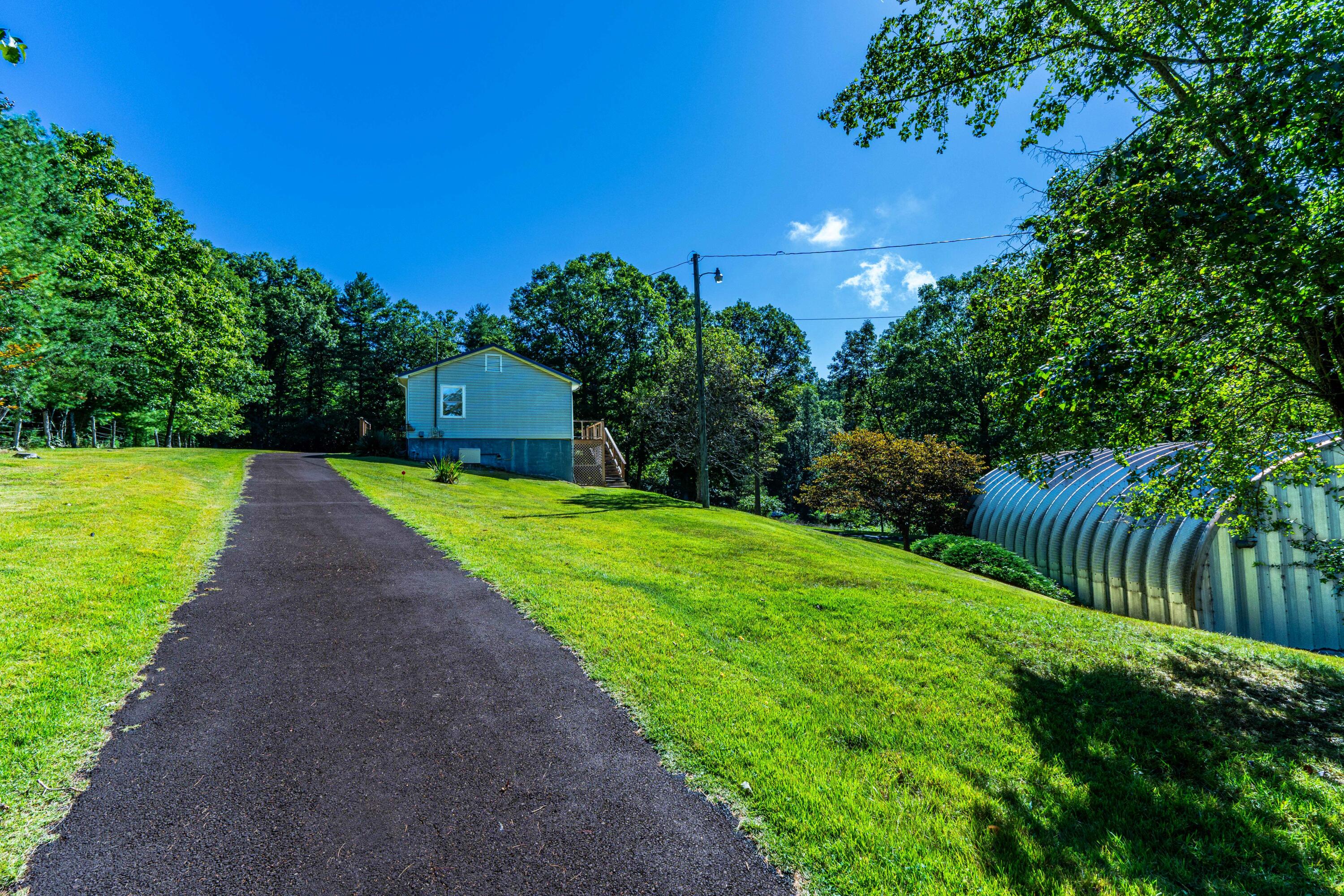 271 Woodland Road Hinton, WV 25951 - Photo 6 of 99 Gallery Image 6