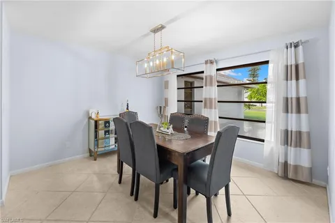 $800,000 | 433 Golfview Drive, Naples, FL 34110