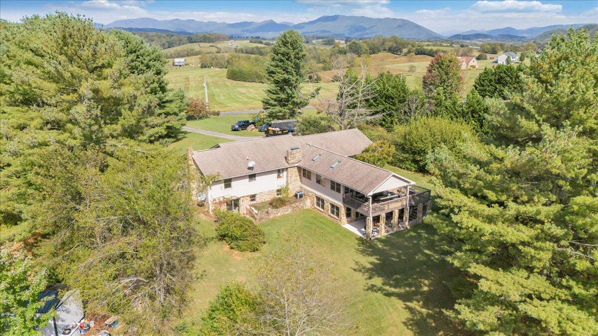 461 Oak Ridge Road Buchanan, VA 24066 - Photo 46 of 85 76-DJI_20251002141932_0080_D