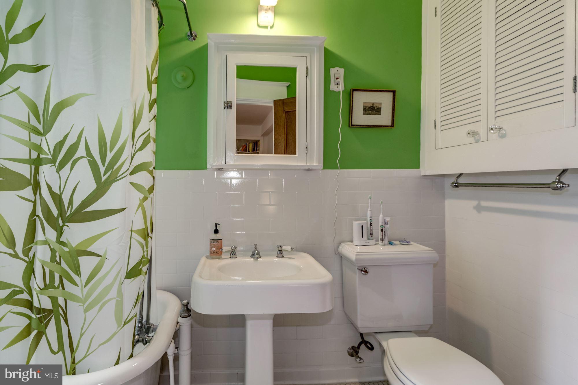 1736 Columbia Road Northwest, Unit 208 Washington, DC 20009 - Photo 15 of 21 Bath