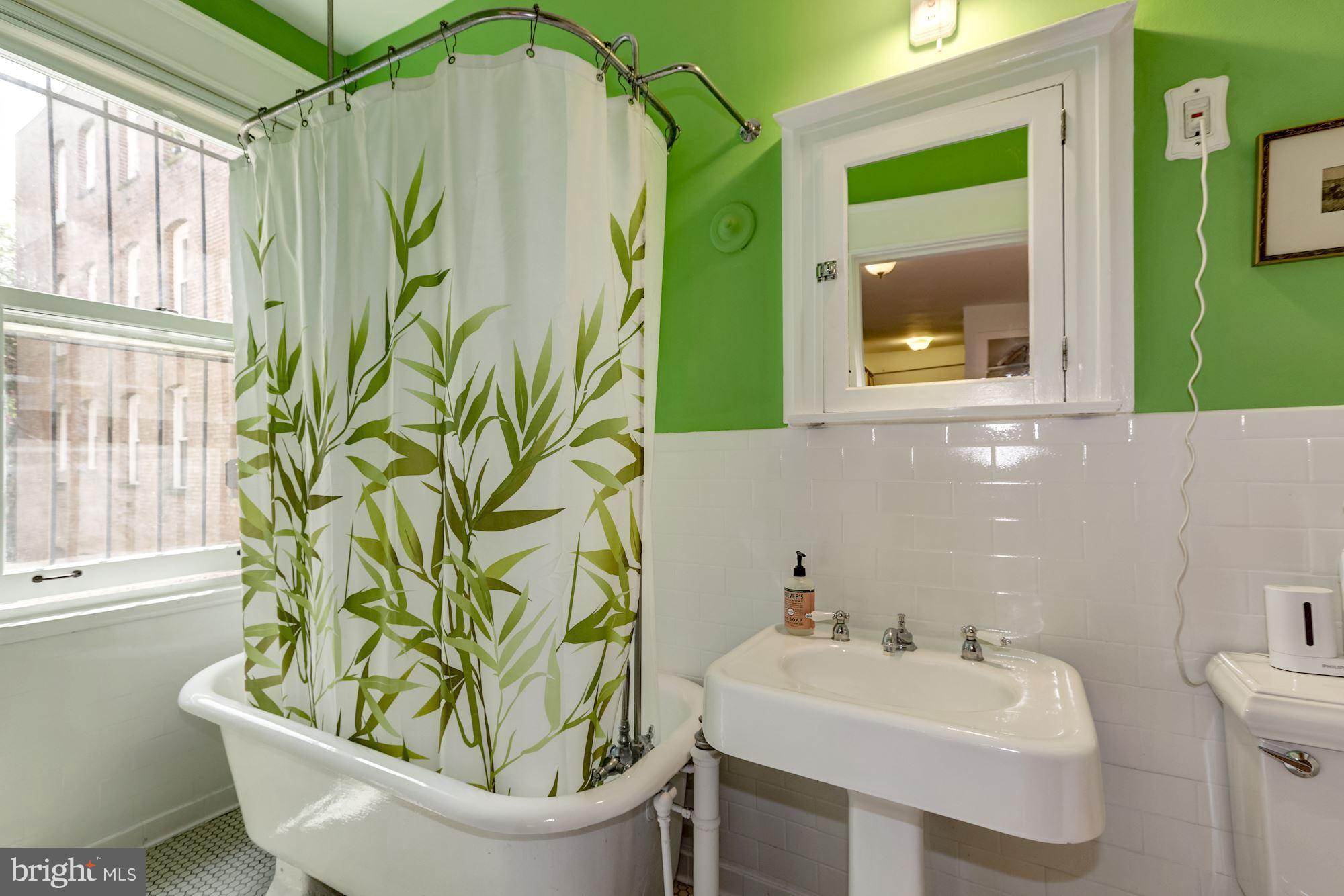 1736 Columbia Road Northwest, Unit 208 Washington, DC 20009 - Photo 16 of 21 Bath