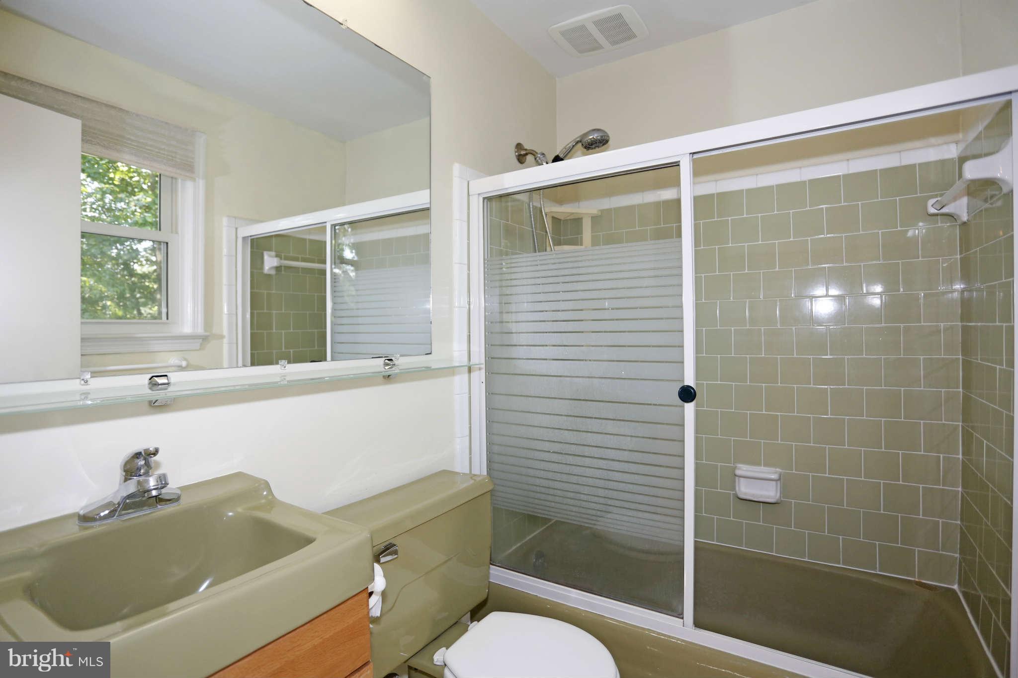 5904 River Road Bethesda, MD 20816 - Photo 15 of 25 Bath (Master)