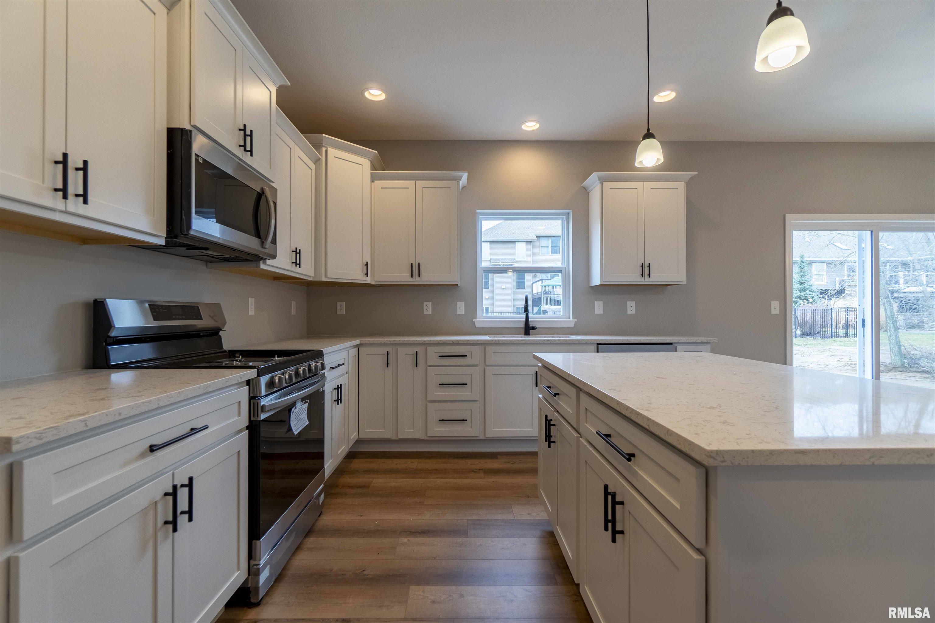 102 Samuel Court Washington, IL 61571 - Photo 6 of 40 Gallery Image 6