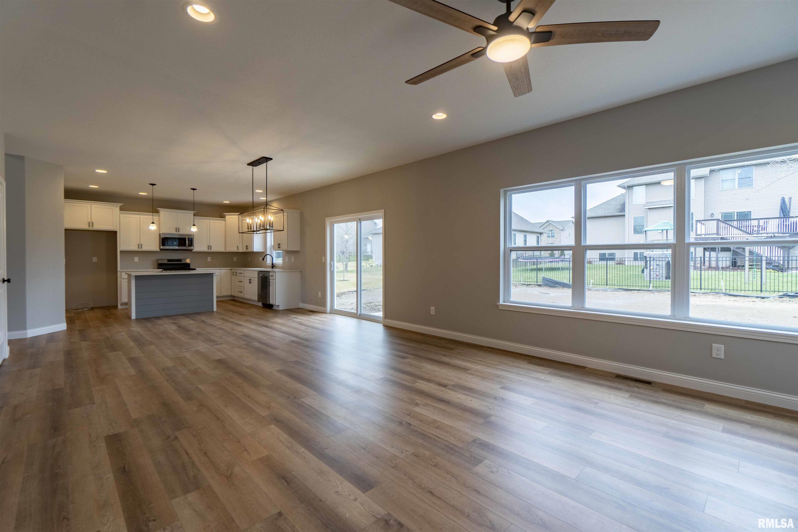 102 Samuel Court Washington, IL 61571 - Photo 10 of 40 Gallery Image 10