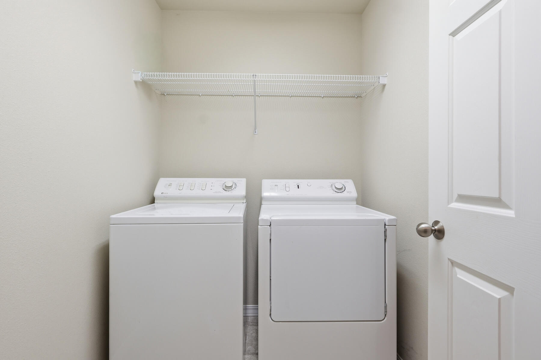 61156 Foxglove Loop Bend, OR 97702 - Photo 23 of 44 Laundry room
