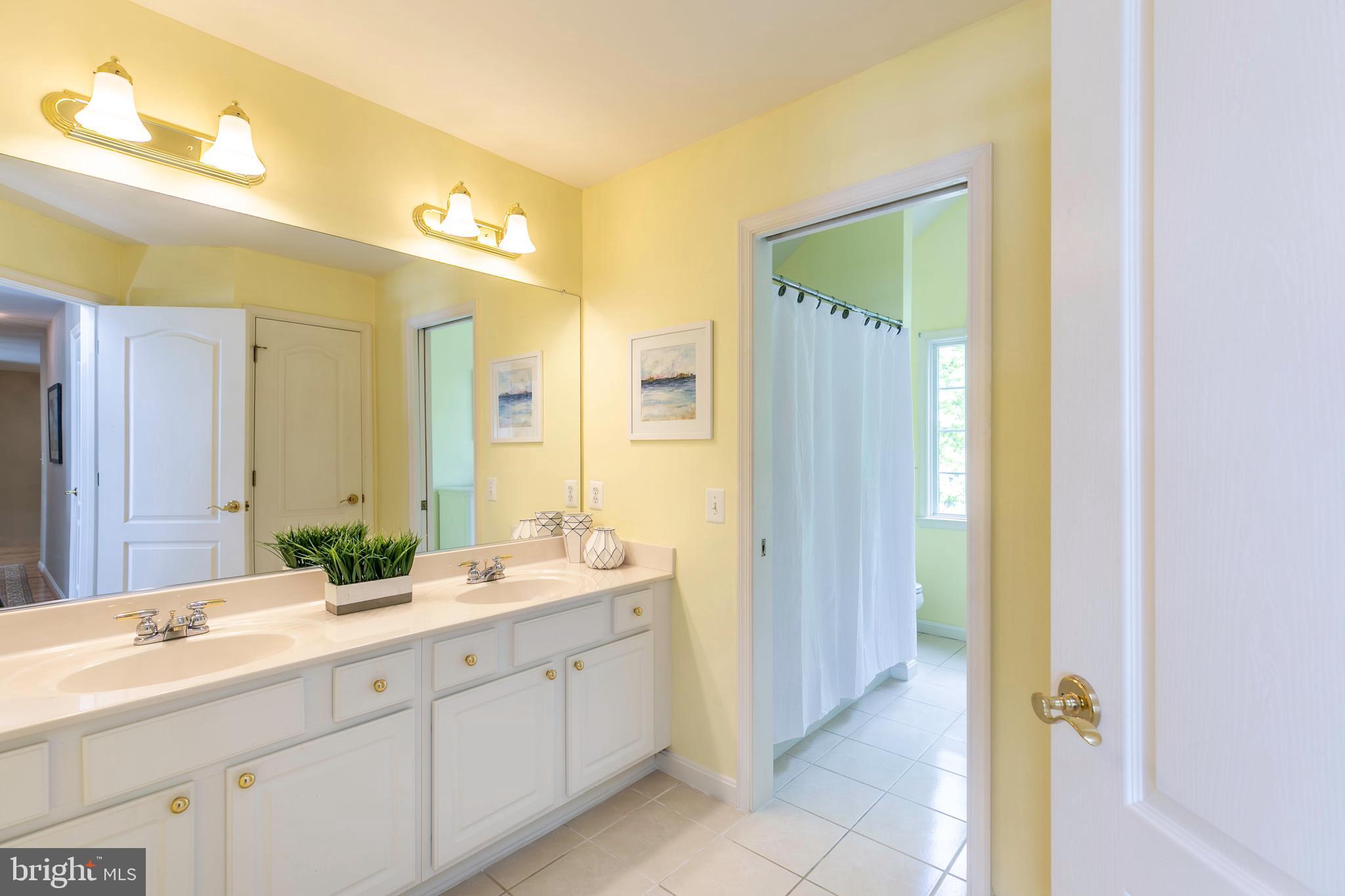 11 Riverview Road Severna Park, MD 21146 - Photo 36 of 61 Upper level hall full bath