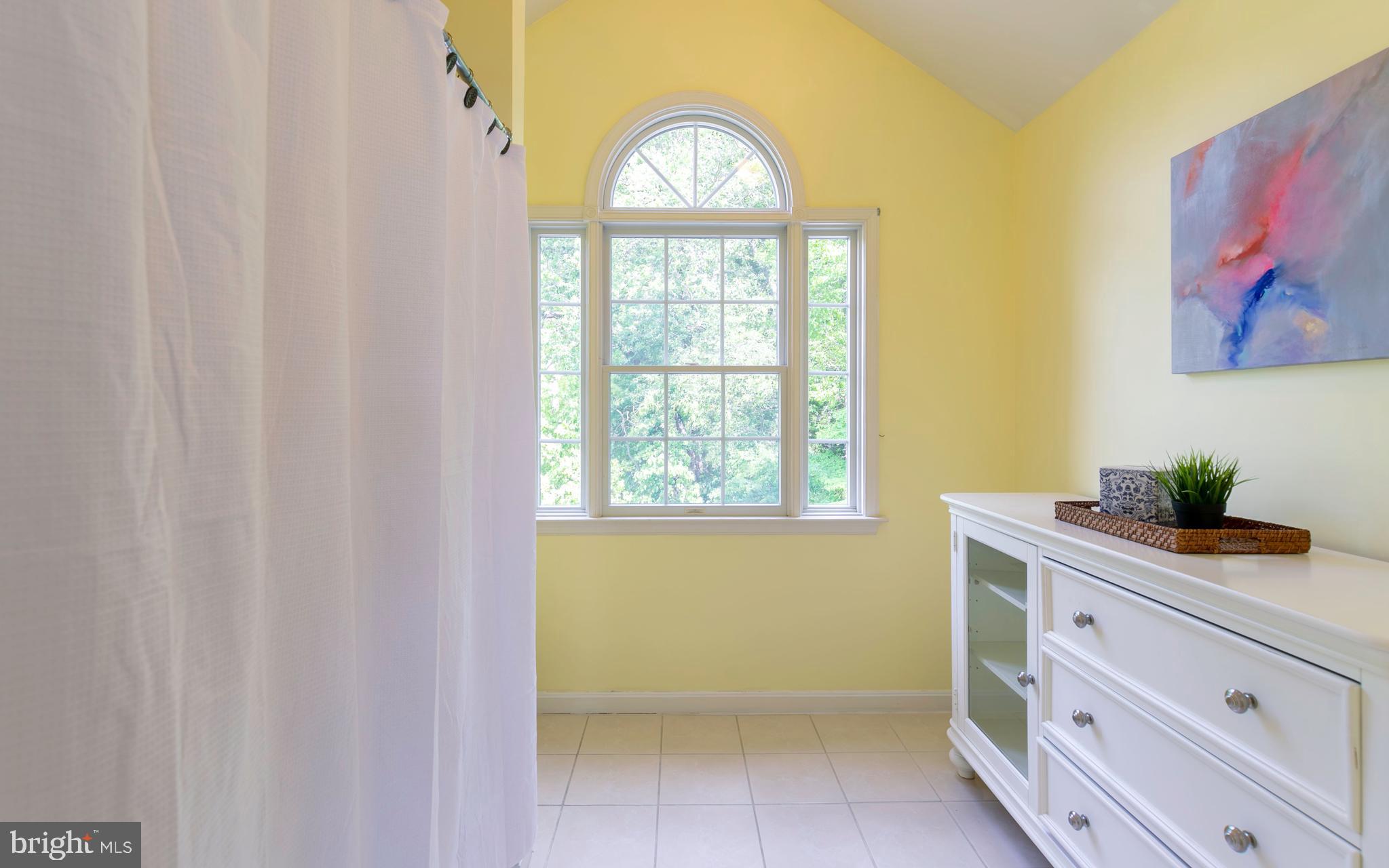 11 Riverview Road Severna Park, MD 21146 - Photo 37 of 61 Upper level hall full bath