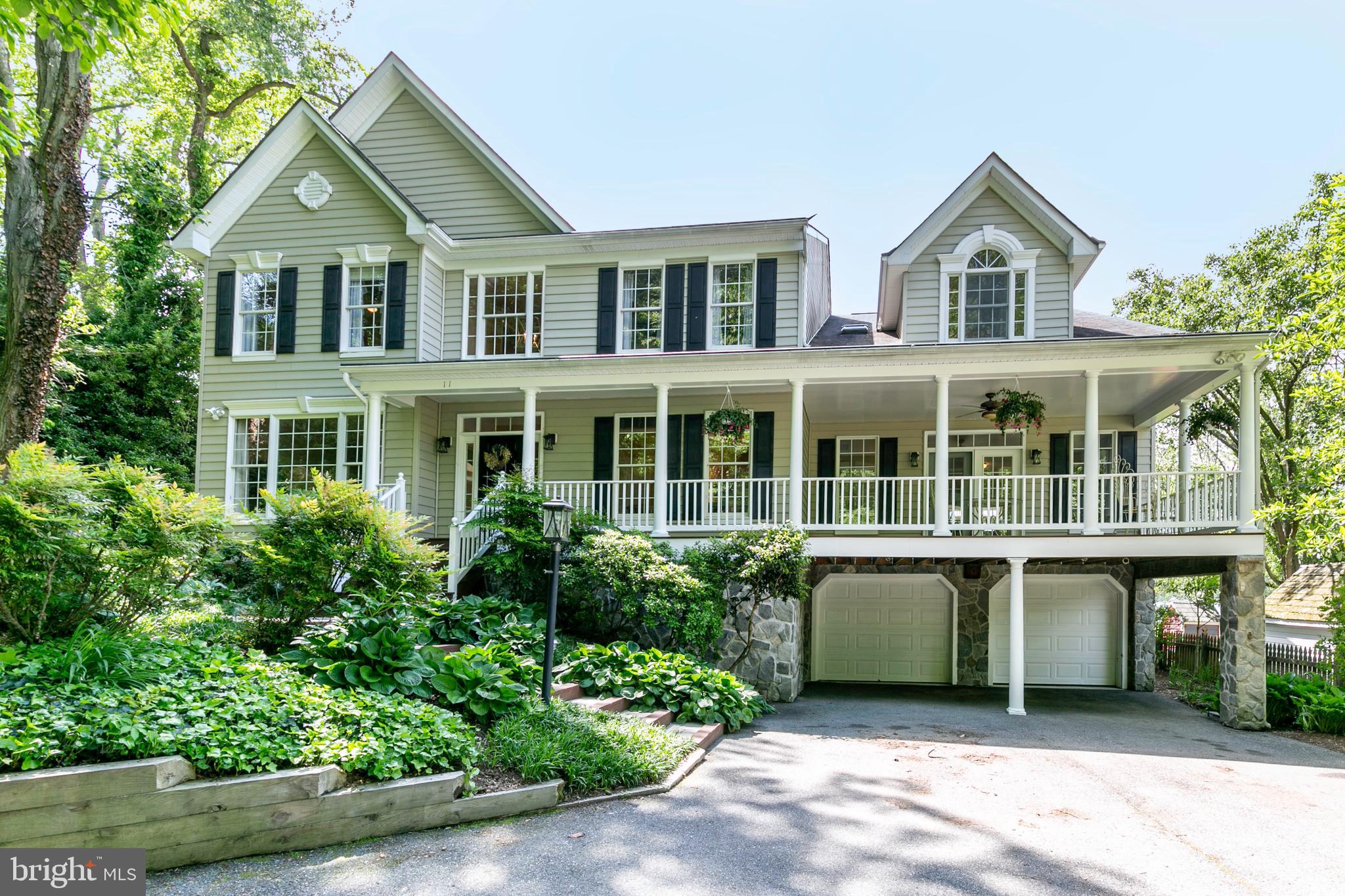 11 Riverview Road Severna Park, MD 21146 - Photo 9 of 61 Welcome to this 5000 sq foot Round Bay retreat