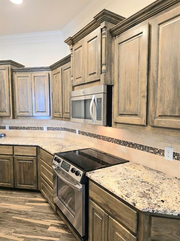 7 Southfork Court Wichita Falls, TX 76310 - Photo 12 of 27 a kitchen with stainless steel appliances granite countertop a sink and a stove