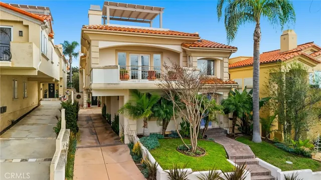 $1,639,000 | 222 South Juanita Avenue, Unit A, Redondo Beach, CA 90277
