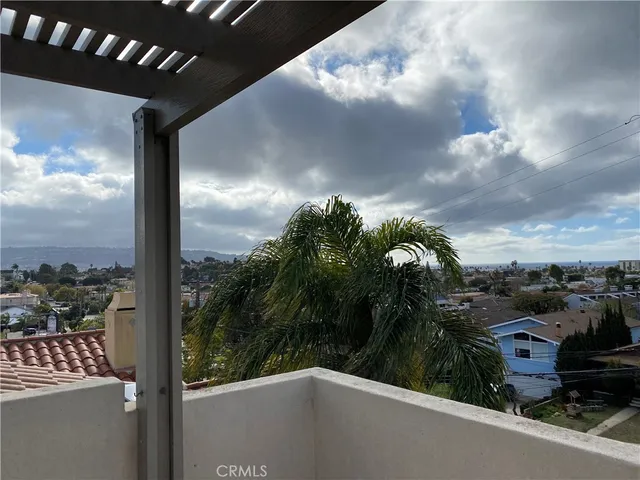 $1,639,000 | 222 South Juanita Avenue, Unit A, Redondo Beach, CA 90277