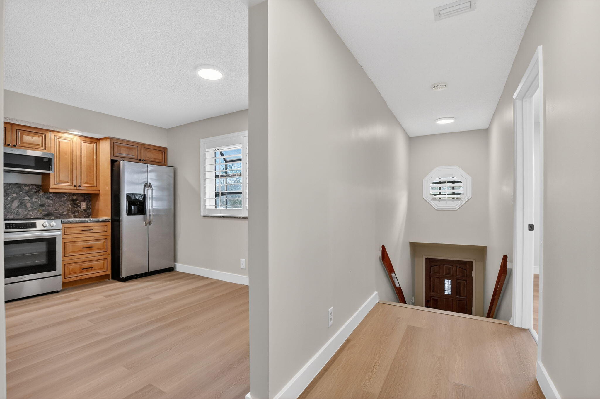 7818 La Mirada Drive, Unit 7818 Boca Raton, FL 33433 - Photo 3 of 45 Foyer and kitchen