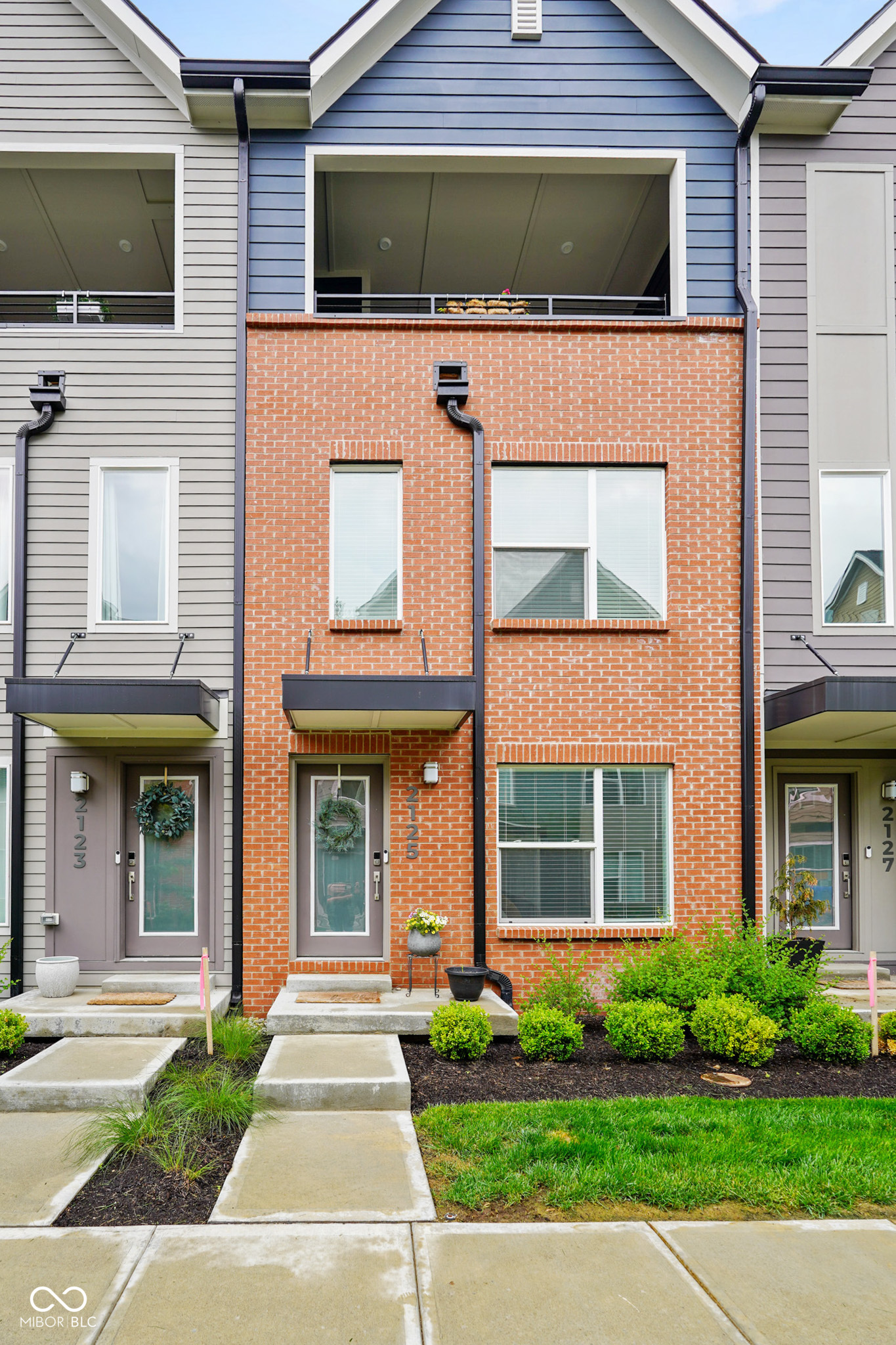 2125 Coretta Way Indianapolis, IN 46202 - Photo 1 of 32