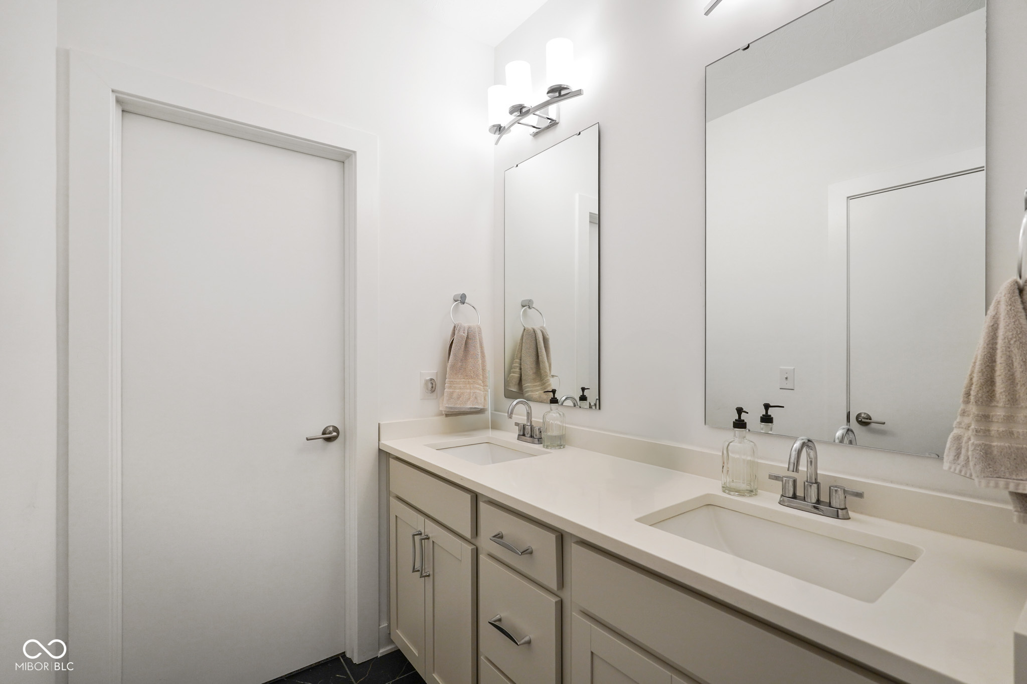 2125 Coretta Way Indianapolis, IN 46202 - Photo 24 of 32