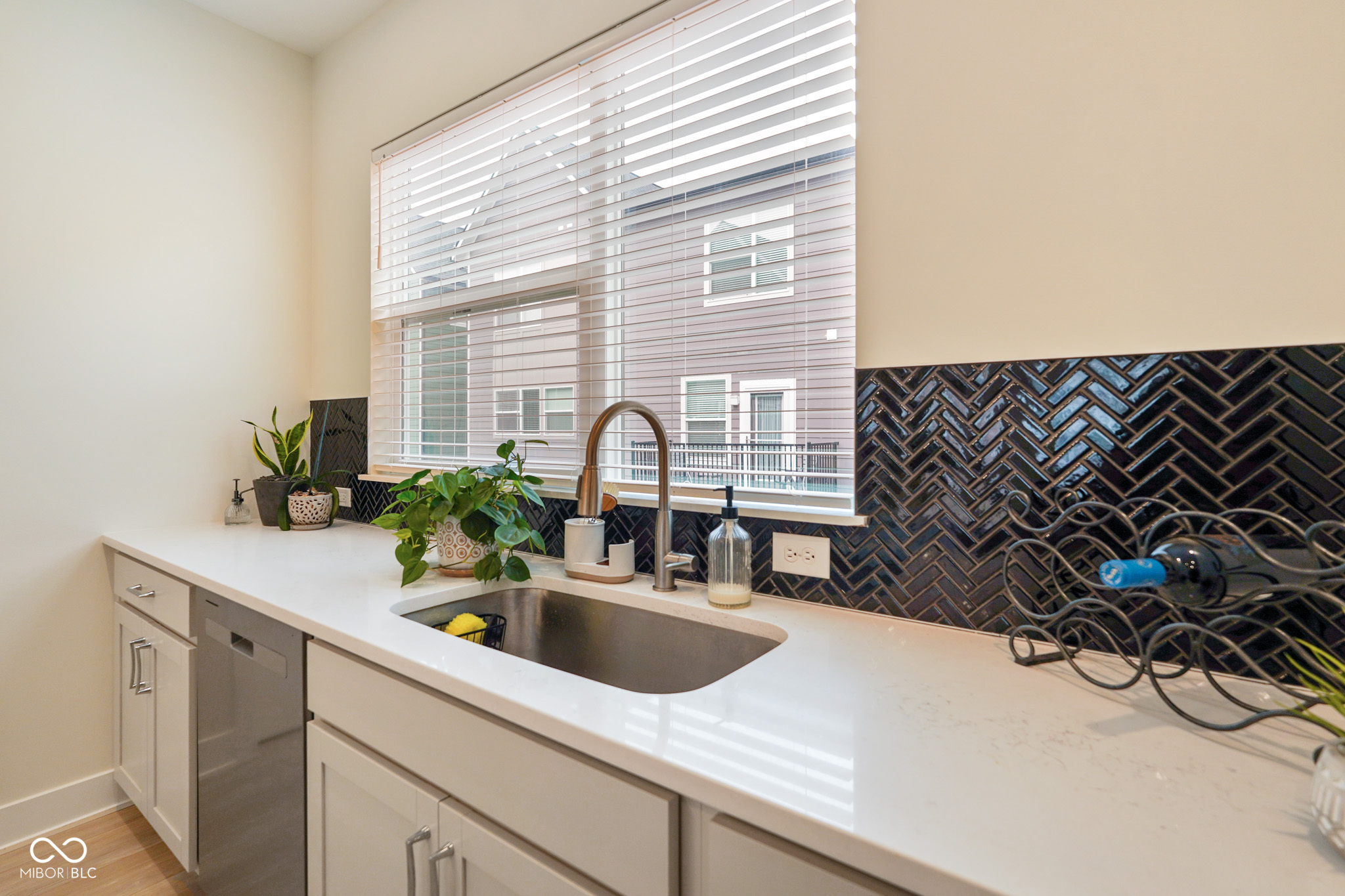 2125 Coretta Way Indianapolis, IN 46202 - Photo 7 of 32