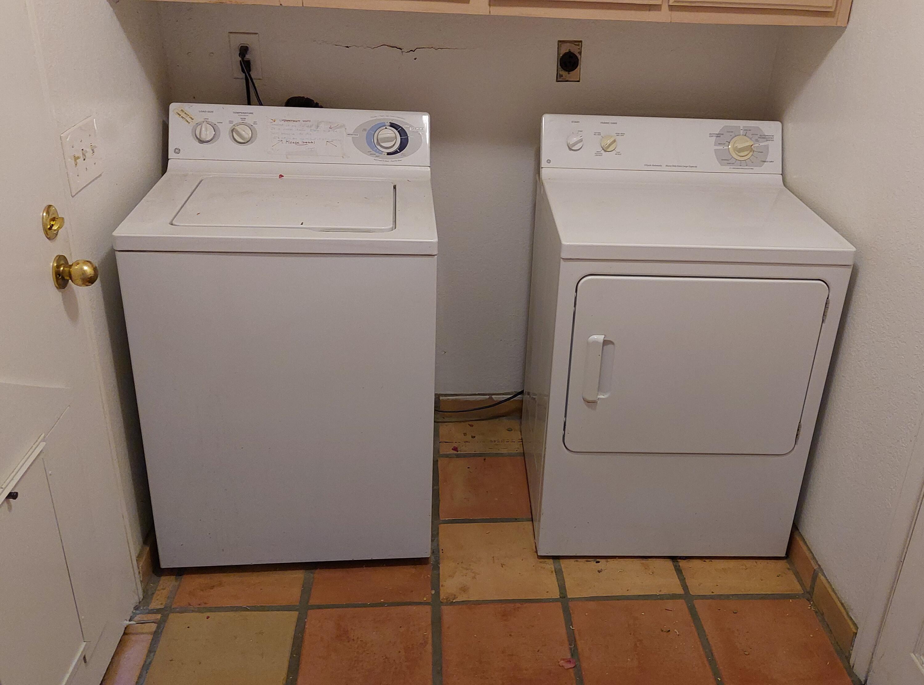 42710 Sandy Bay Road Bermuda Dunes, CA 92203 - Photo 37 of 37 a utility room with dryer and washer