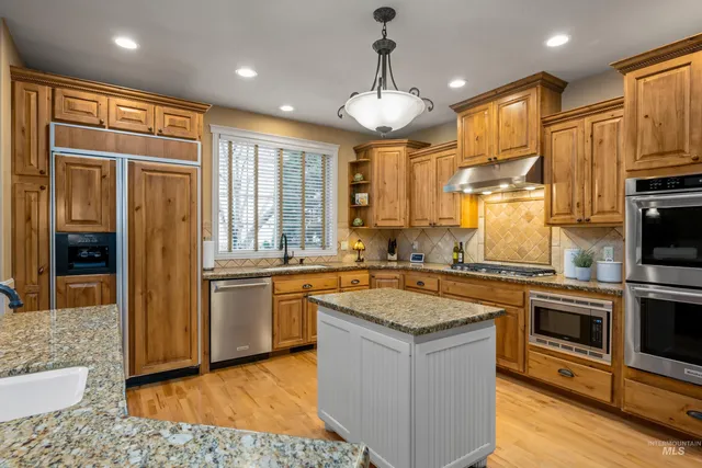 $1,199,000 | 647 West Water Grove Drive, Eagle, ID 83616