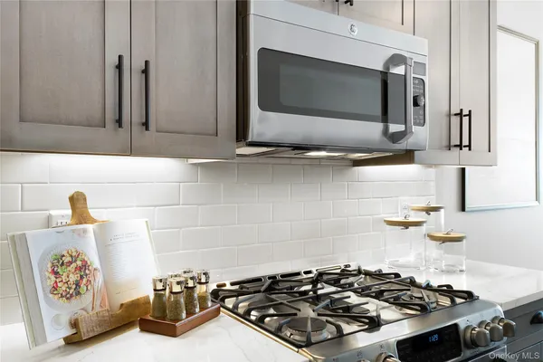 $4,650 | 990 Corporate Drive, Unit 316, Westbury, NY 11590