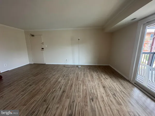 $2,050 | 214 Locust Street Southeast, Unit 118, Vienna, VA 22180