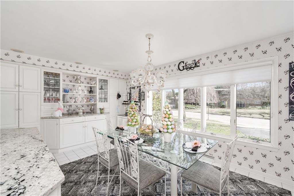 1695 Highland Road Sharon, PA 16146 - Photo 14 of 48 Plenty of room for family dining