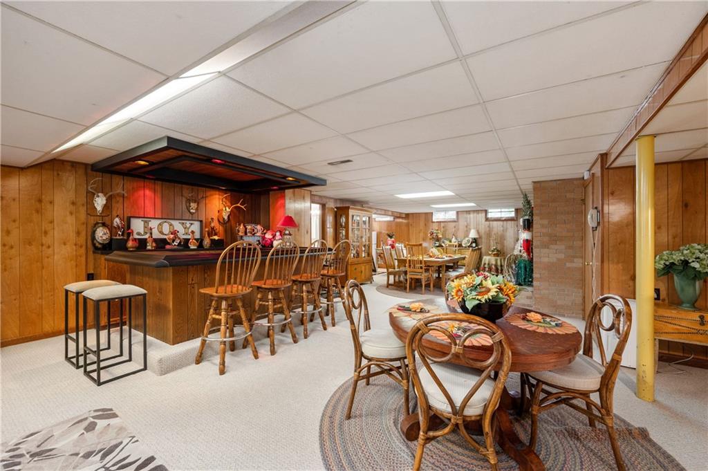 1695 Highland Road Sharon, PA 16146 - Photo 31 of 48 Wet bar
