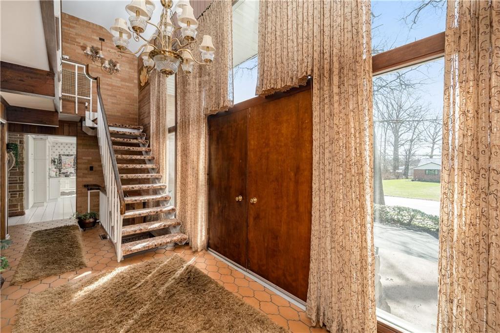 1695 Highland Road Sharon, PA 16146 - Photo 5 of 48 Beautiful, two-story, light-filled entry
