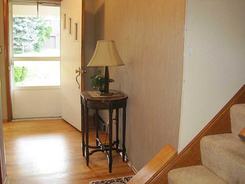 151 Leslie Road Monroeville, PA 15146 - Photo 3 of 18 Entry/Foyer.