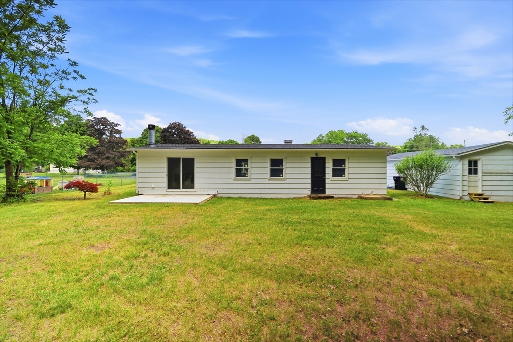 37 Sun Valley Road Holyoke, MA 01040 - Photo 23 of 28