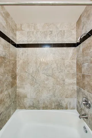 $175,000 | 525 West Hawthorne Place, Unit 206, Chicago, IL 60657