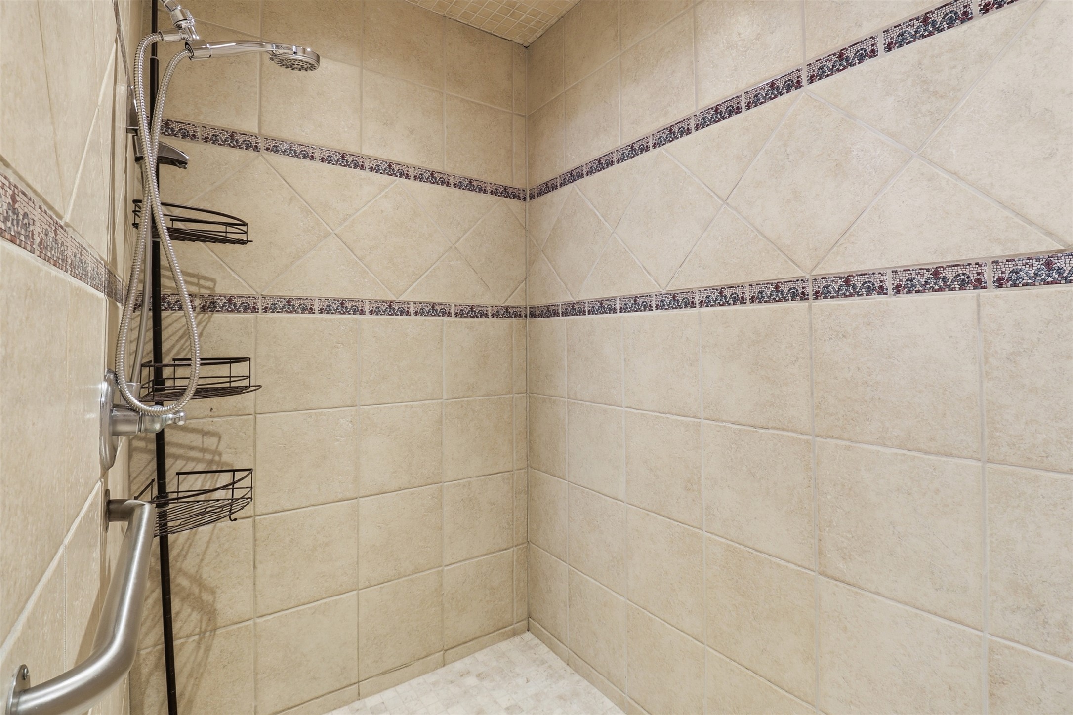200 Apache Trail Burnet, TX 78611 - Photo 21 of 40 Bathroom featuring tiled shower