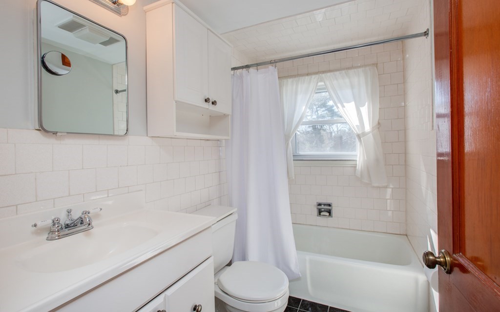216 Maple Street Danvers, MA 01923 - Photo 12 of 42 Gallery Image 12