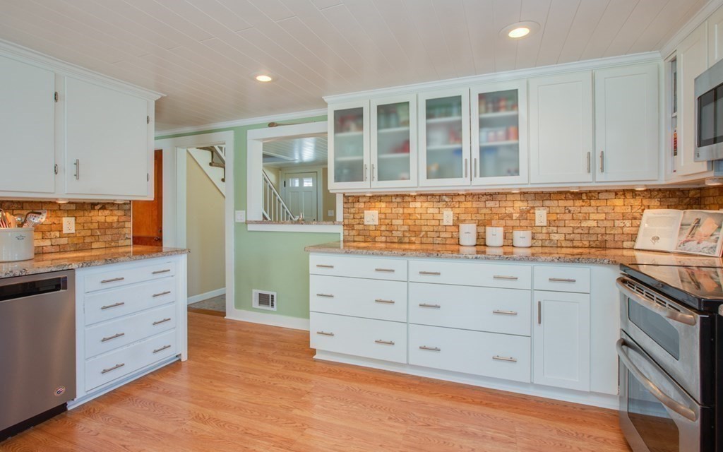 216 Maple Street Danvers, MA 01923 - Photo 6 of 42 Gallery Image 6
