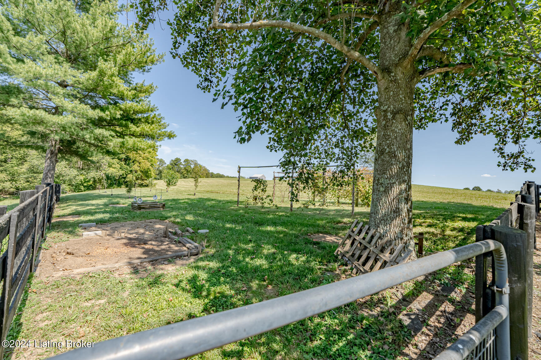 9240 Highgrove Road Bloomfield, KY 40008 - Photo 12 of 88 DSC03088