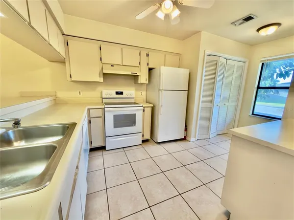 $2,000 | 5323 11th St Circle East, Bradenton, FL 34203