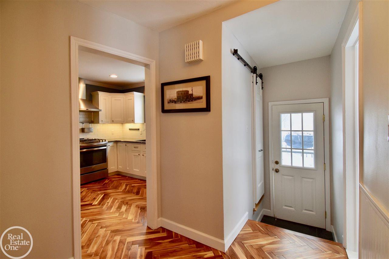 404 Lothrop Road Grosse Pointe, MI 48236 - Photo 24 of 33 50005581-23.JPG