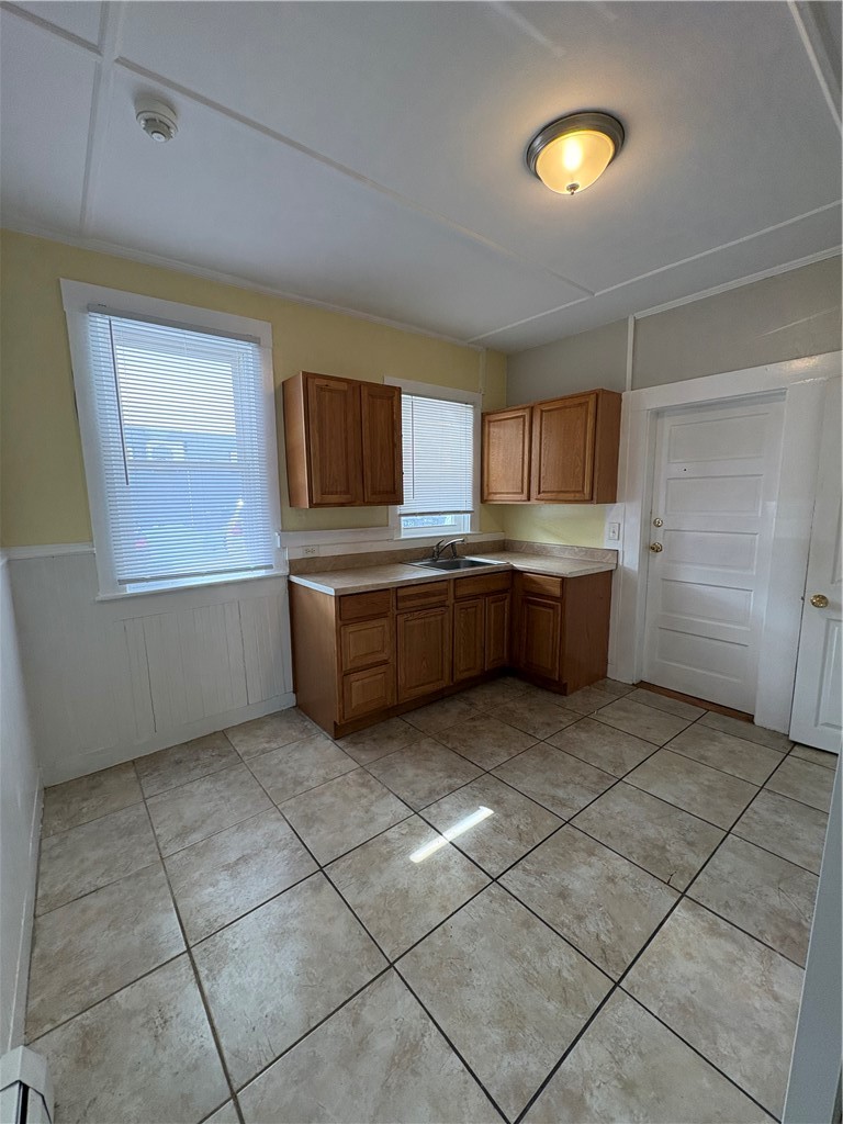 95 Duke Street East Greenwich, RI 02818 - Photo 6 of 9