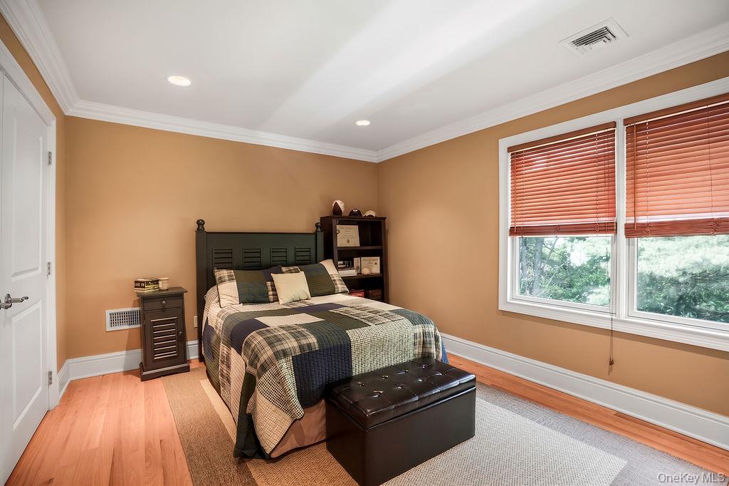 899 Harborview Road Oyster Bay, NY 11765 - Photo 19 of 30