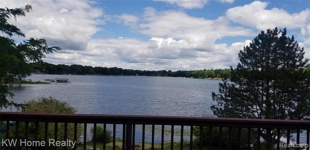 3930 Covert Road Waterford, MI 48328 - Photo 3 of 49