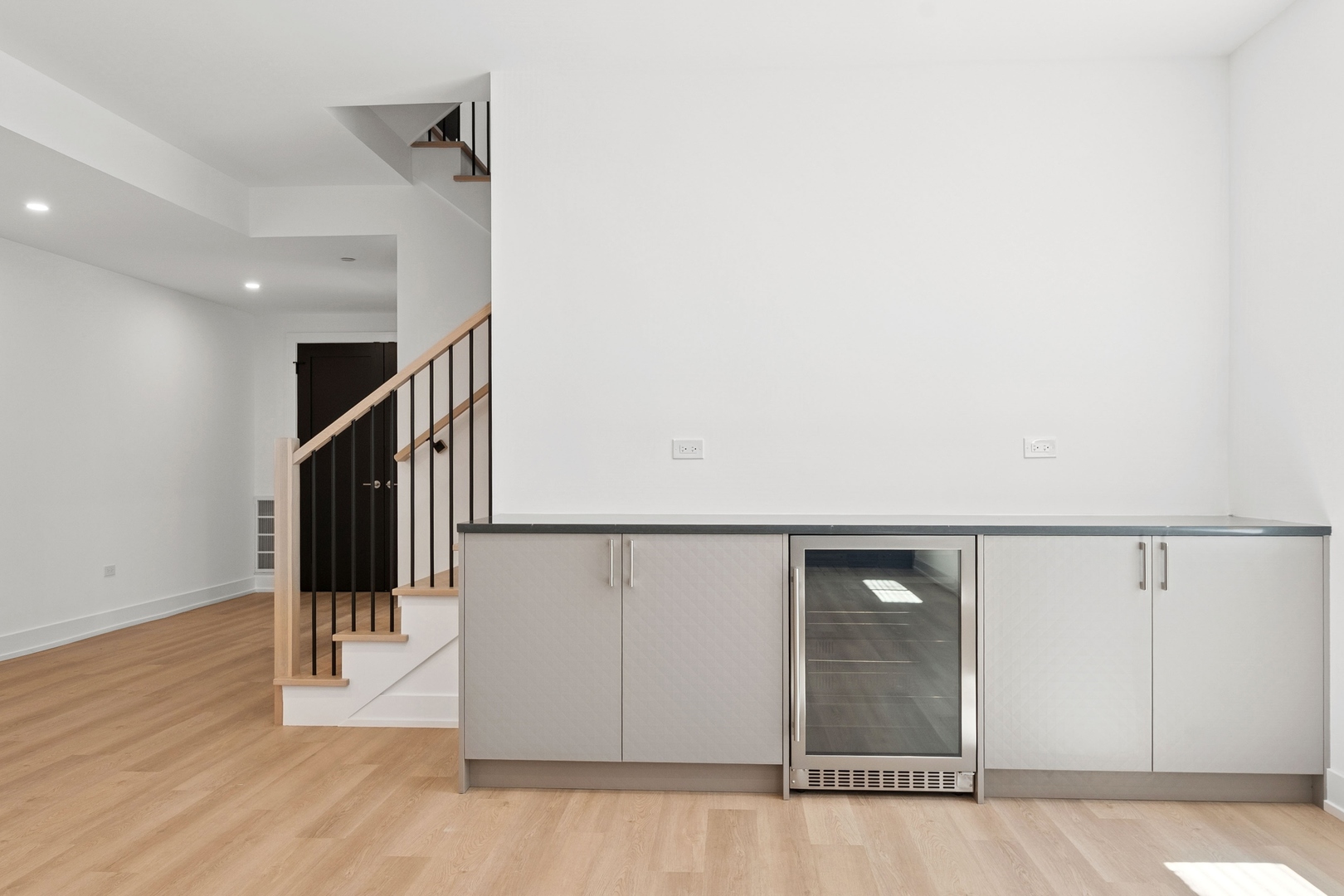 9214 Washington Street Niles, IL 60714 - Photo 26 of 33 a view of entryway