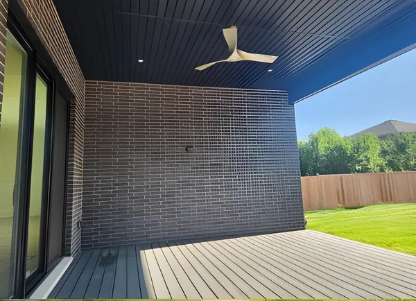a view of a back yard